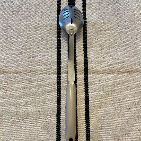 Vintage Flint Arrowhead Stainless USA Slotted Serving Spoon Wheat Pattern Handle - Picture 4 of 4